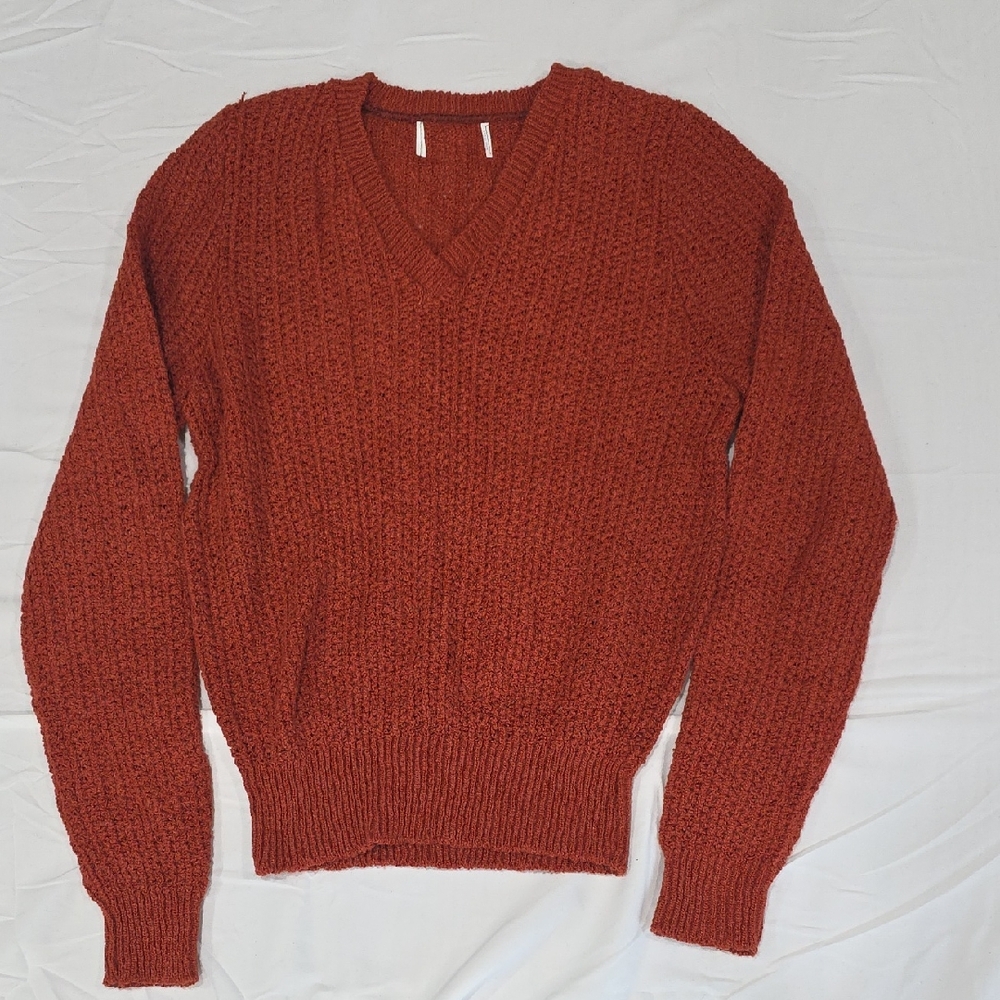 Women's V-Neck Sweater in Deep Rust